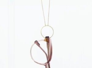 Collier de lunettes chez Optique Place des Fêtes