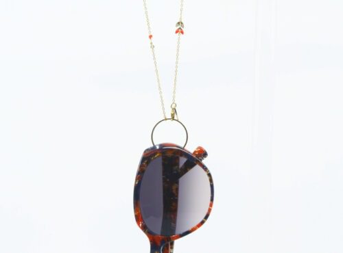 Collier de lunettes chez Optique Place des Fêtes