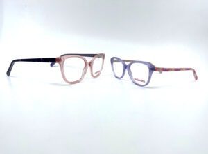 Duo de lunettes Catimini pour jeunes filles transparence rose et viollette chez Optique Place des Fêtes opticien Paris 19