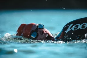 Natation avec lunettes de piscine correctrices